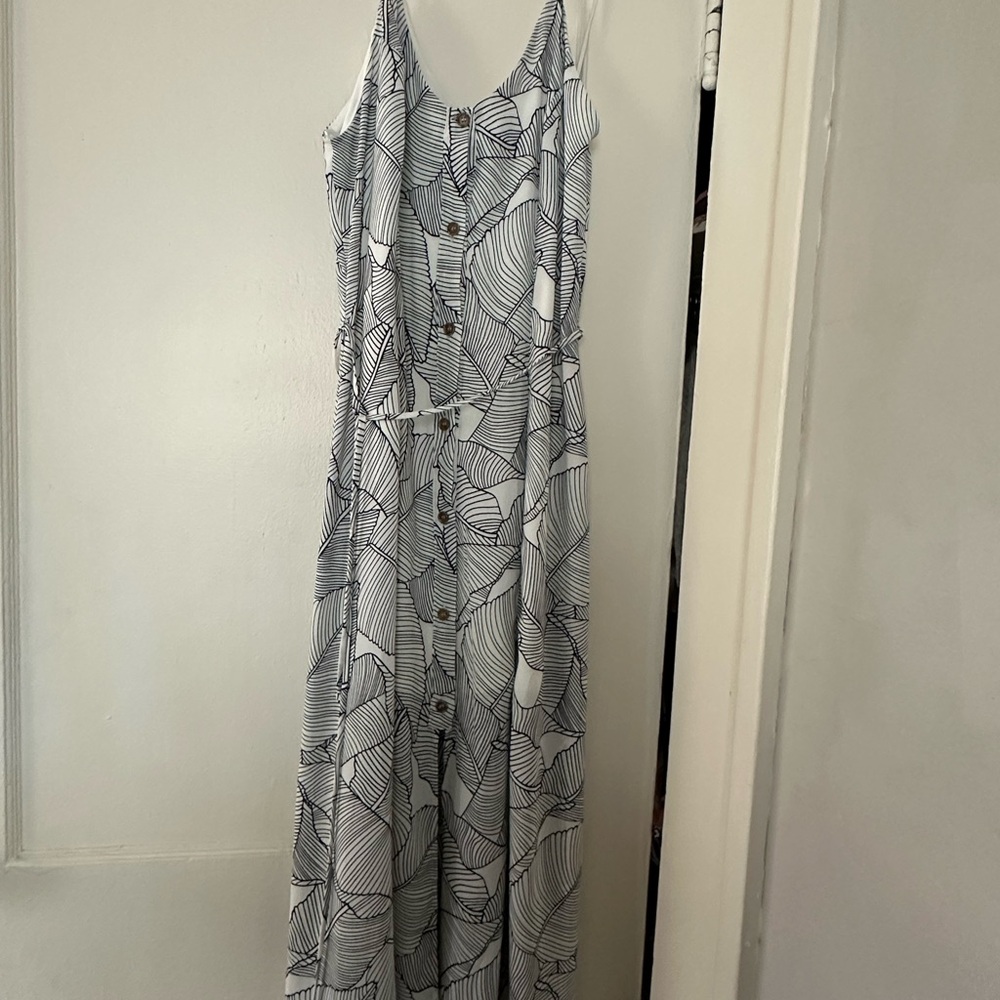 Sleeveless Black and White Patterned Maxi Dress